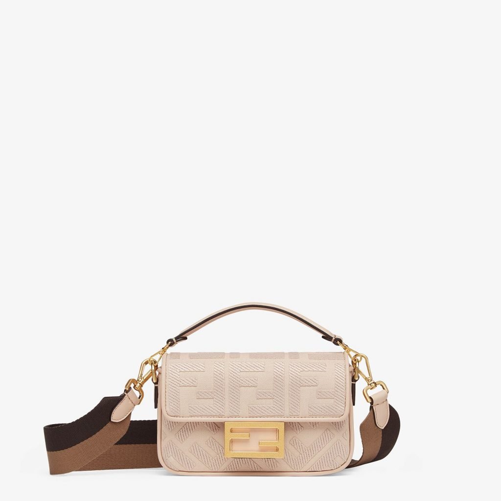 Fendi 淡粉色 Baguette 手袋 (HK$17,500)