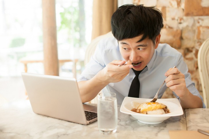 吃飯速度】食飯太快易肥壞處多！30分鐘食完飯易患糖尿病、食道癌| UrbanLife 健康新態度